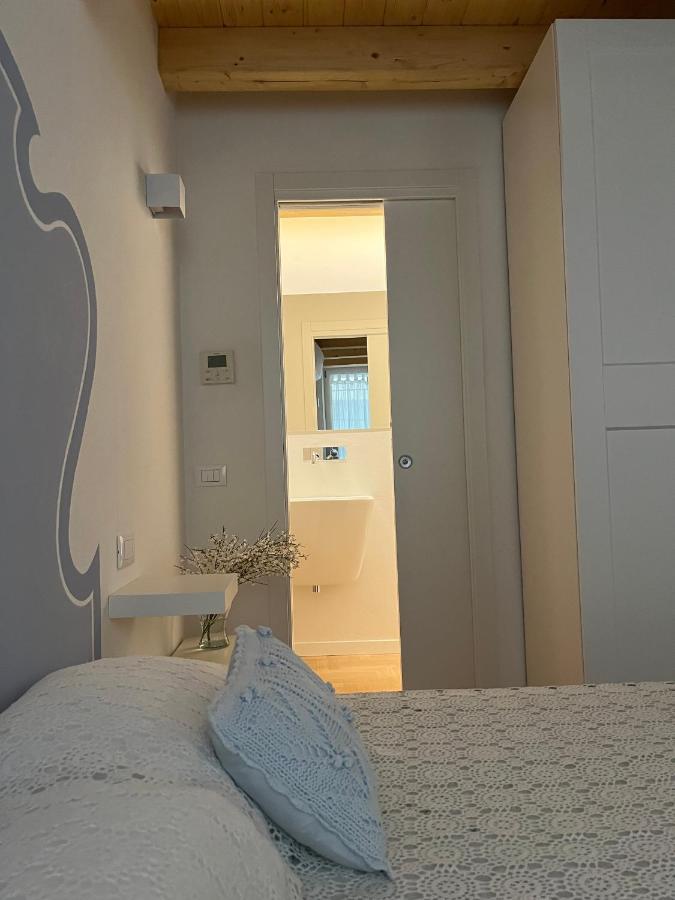 La Piccola Casa Al Lago - Intera Casa Con 3 Camere E 2 Box Salò Dış mekan fotoğraf