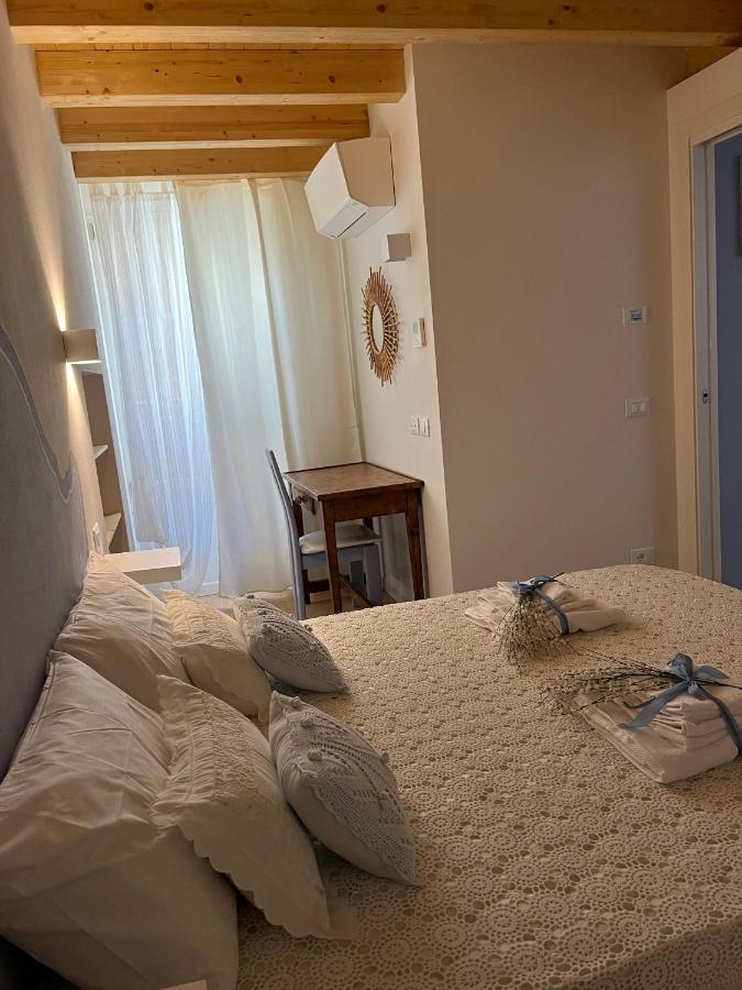 La Piccola Casa Al Lago - Intera Casa Con 3 Camere E 2 Box Salò Dış mekan fotoğraf