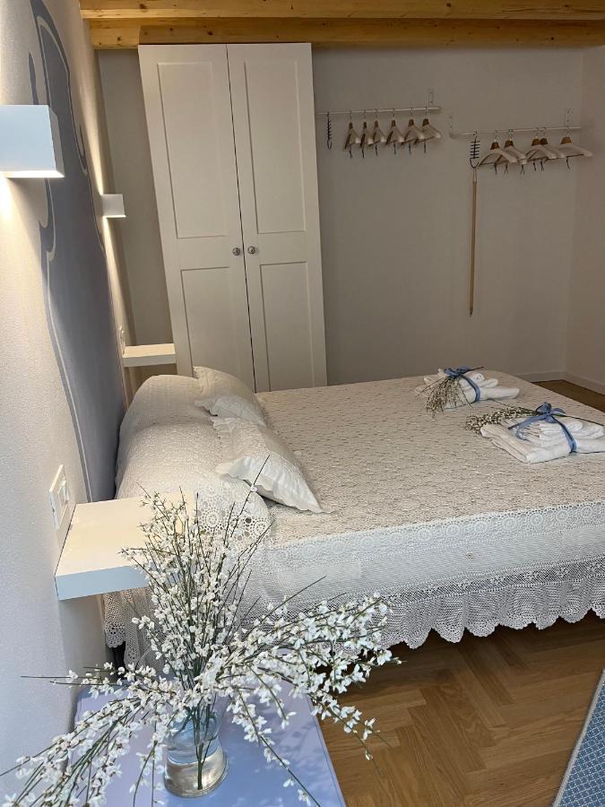 La Piccola Casa Al Lago - Intera Casa Con 3 Camere E 2 Box Salò Dış mekan fotoğraf