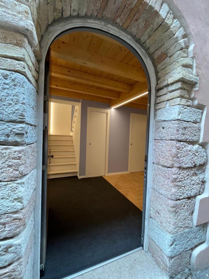 La Piccola Casa Al Lago - Intera Casa Con 3 Camere E 2 Box Salò Dış mekan fotoğraf