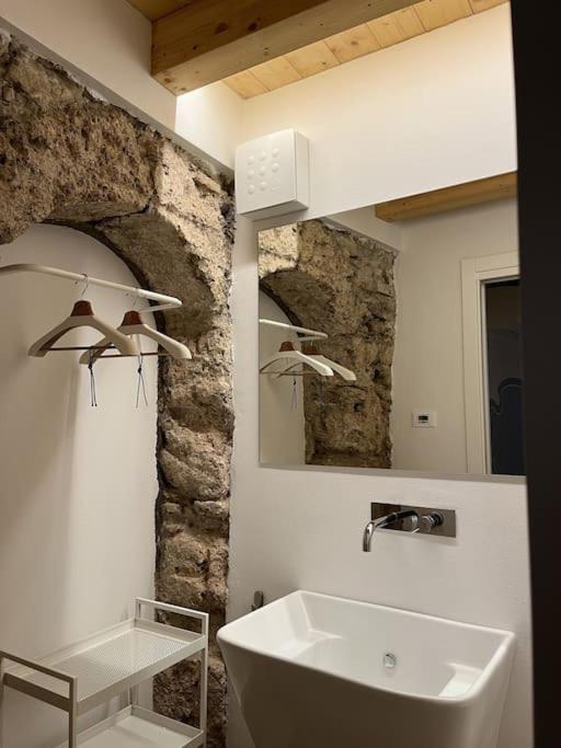 La Piccola Casa Al Lago - Intera Casa Con 3 Camere E 2 Box Salò Dış mekan fotoğraf