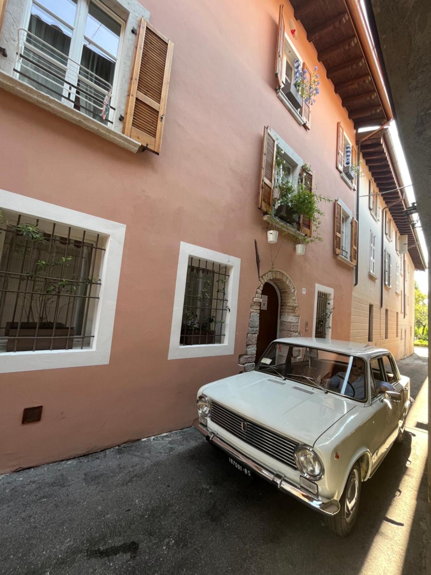 La Piccola Casa Al Lago - Intera Casa Con 3 Camere E 2 Box Salò Dış mekan fotoğraf